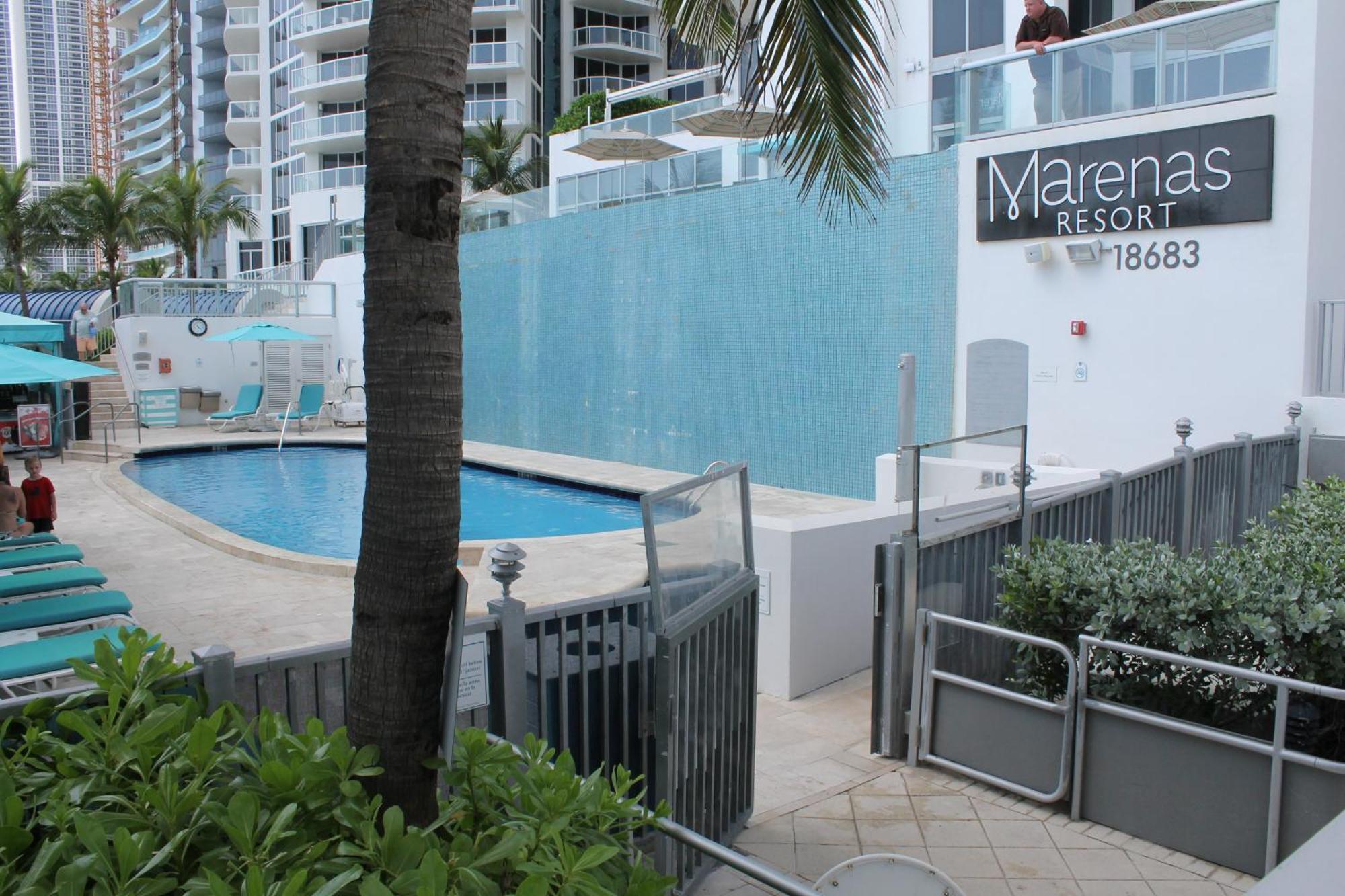 Marenas Beach Resort サニーアイルズビーチ エクステリア 写真