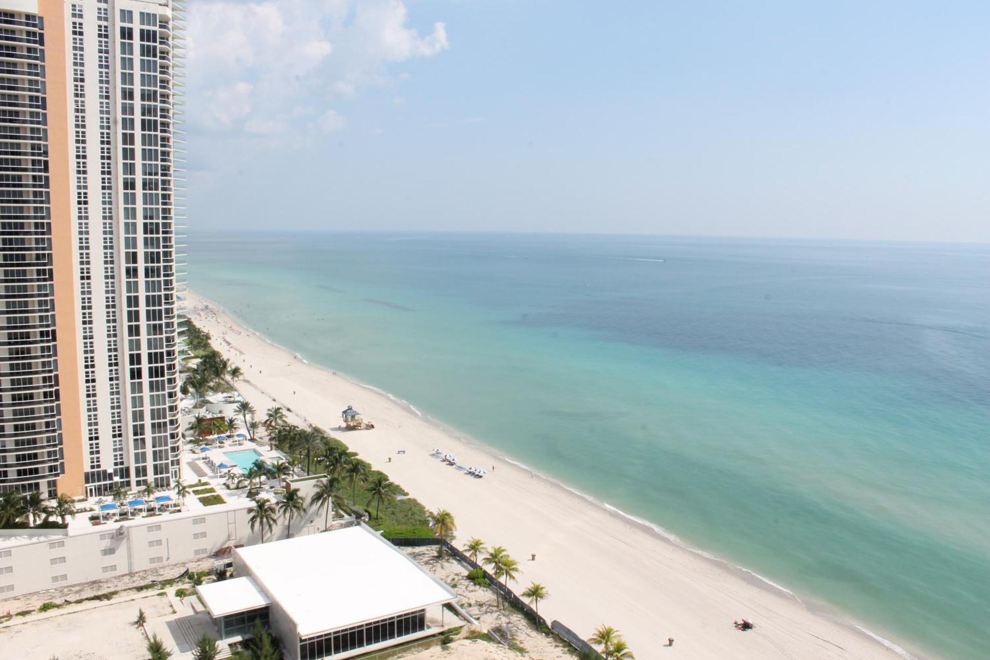 Marenas Beach Resort サニーアイルズビーチ エクステリア 写真