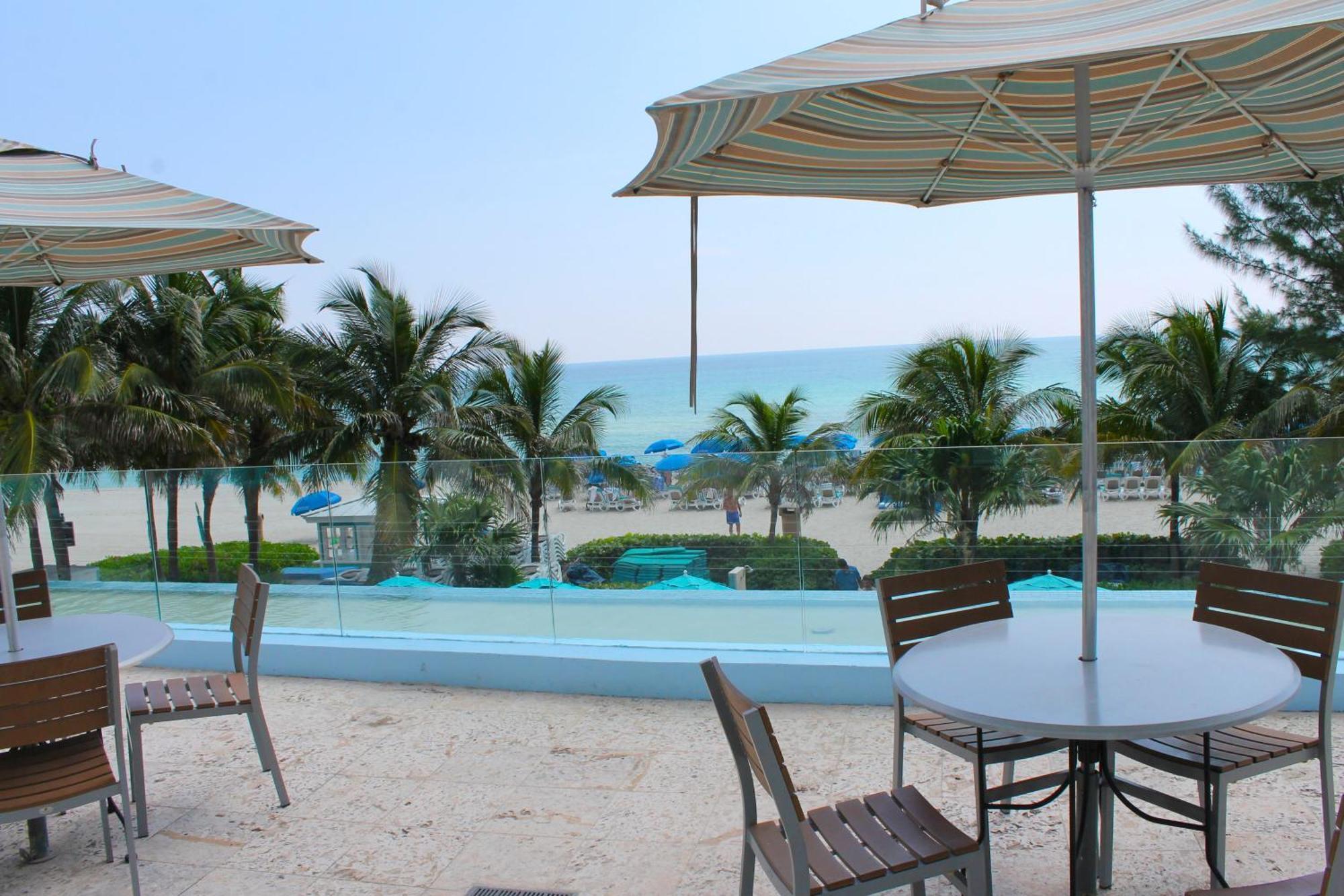 Marenas Beach Resort サニーアイルズビーチ エクステリア 写真