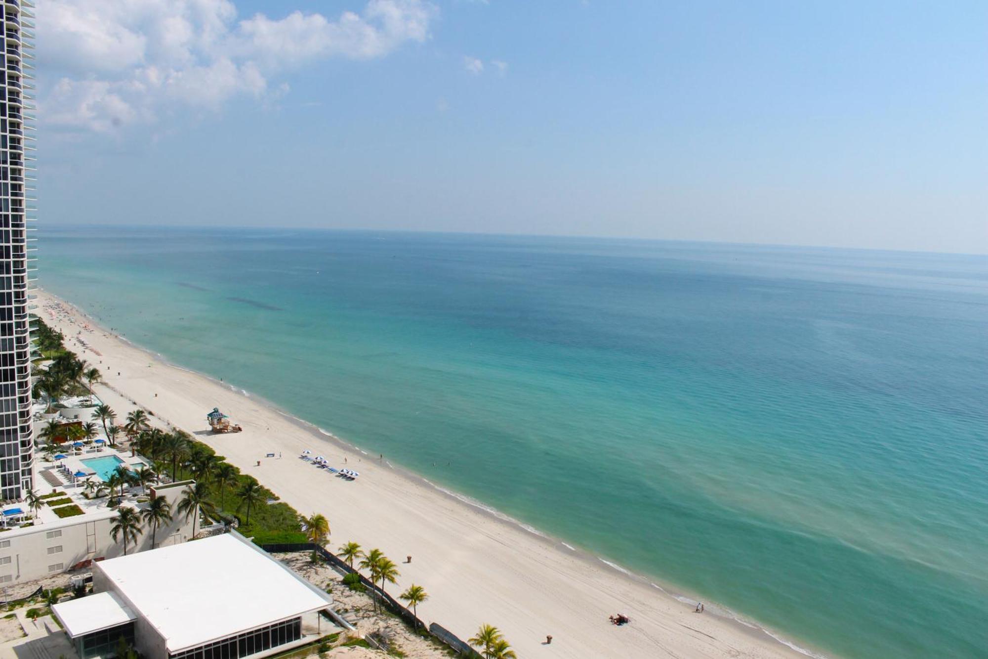 Marenas Beach Resort サニーアイルズビーチ エクステリア 写真