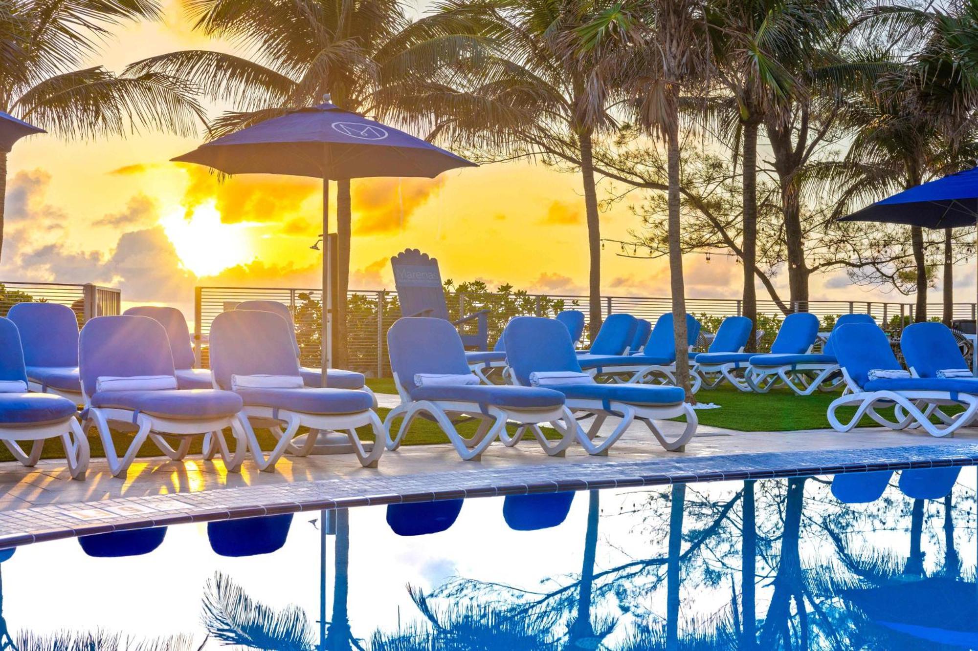 Marenas Beach Resort サニーアイルズビーチ エクステリア 写真