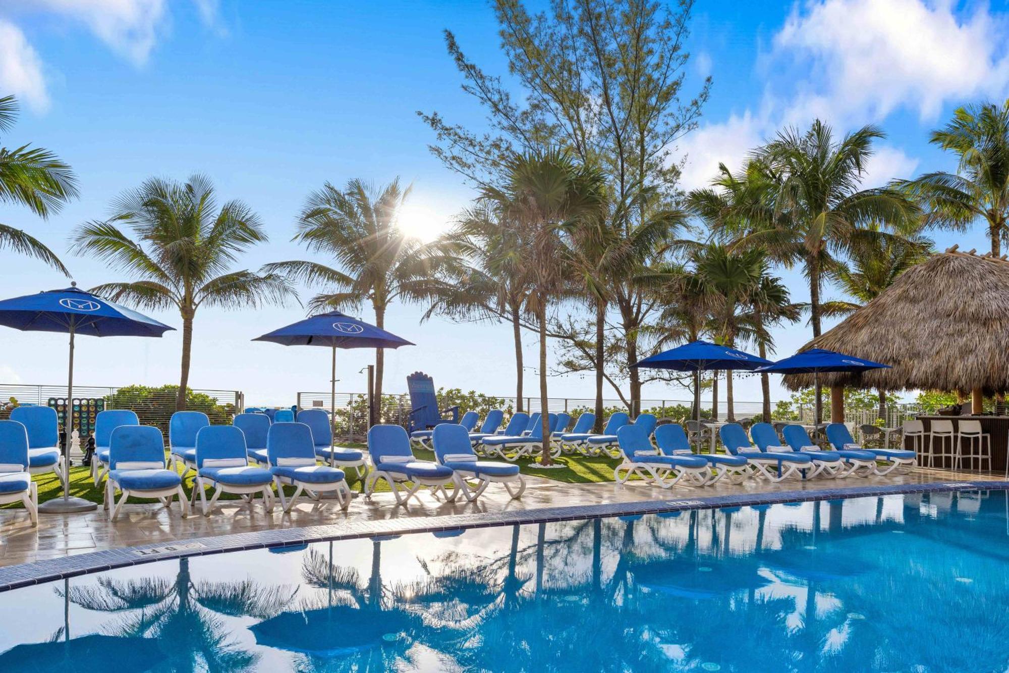 Marenas Beach Resort サニーアイルズビーチ エクステリア 写真