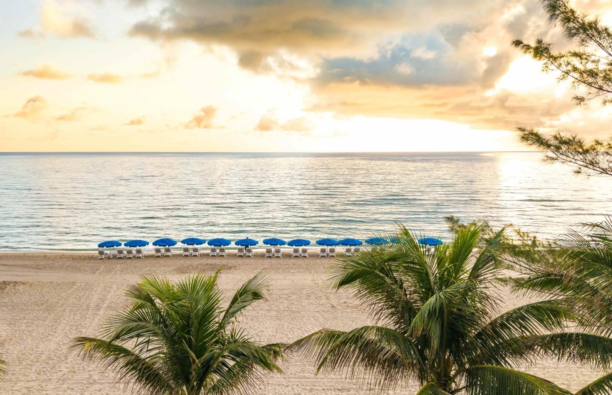 Marenas Beach Resort サニーアイルズビーチ エクステリア 写真